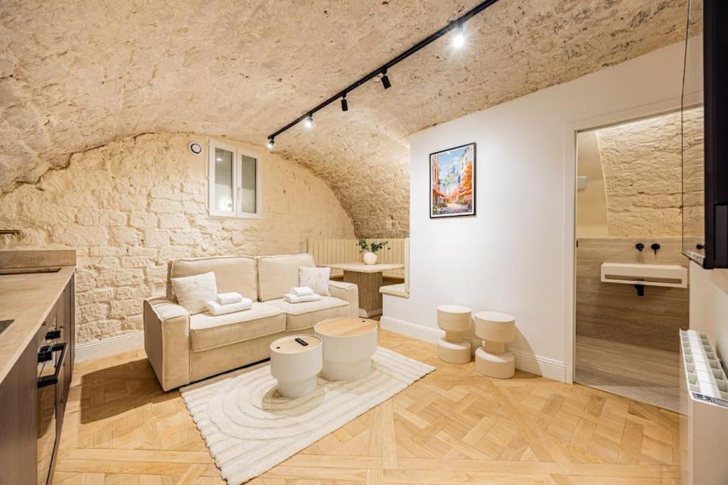 Townhouse Sacree Coeur Place Du Tertre Montmartre Apartment