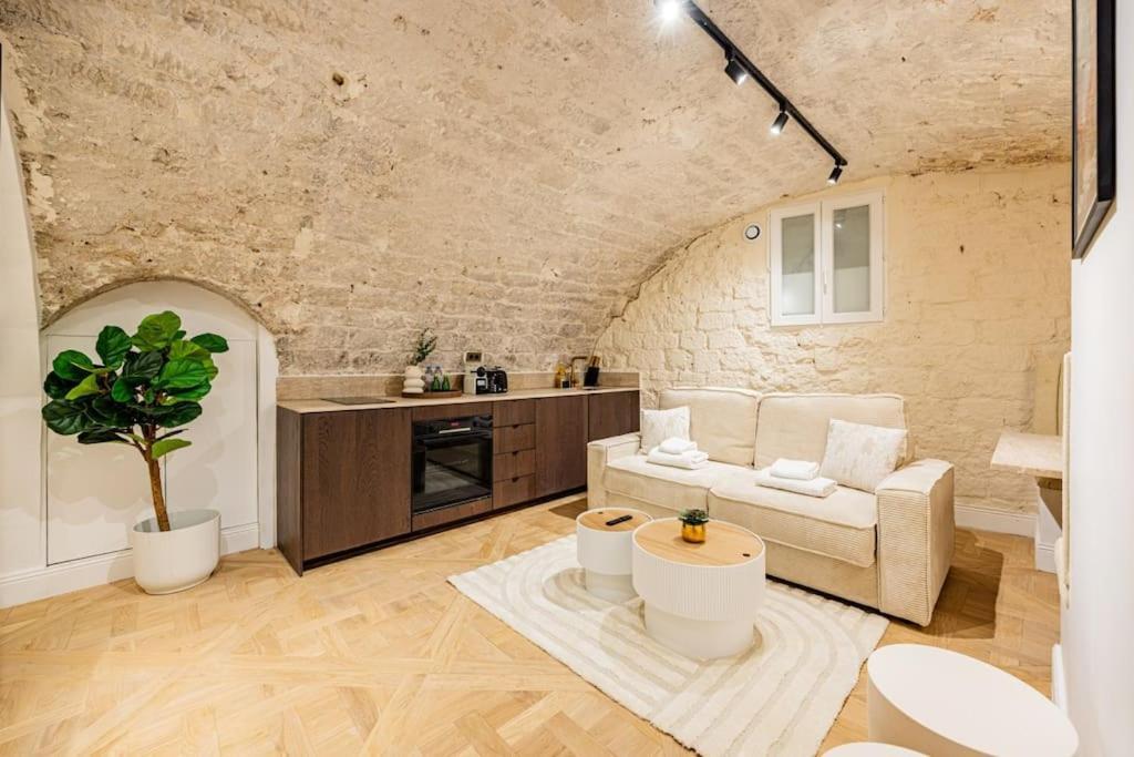 Townhouse Sacree Coeur Place Du Tertre Montmartre Paris