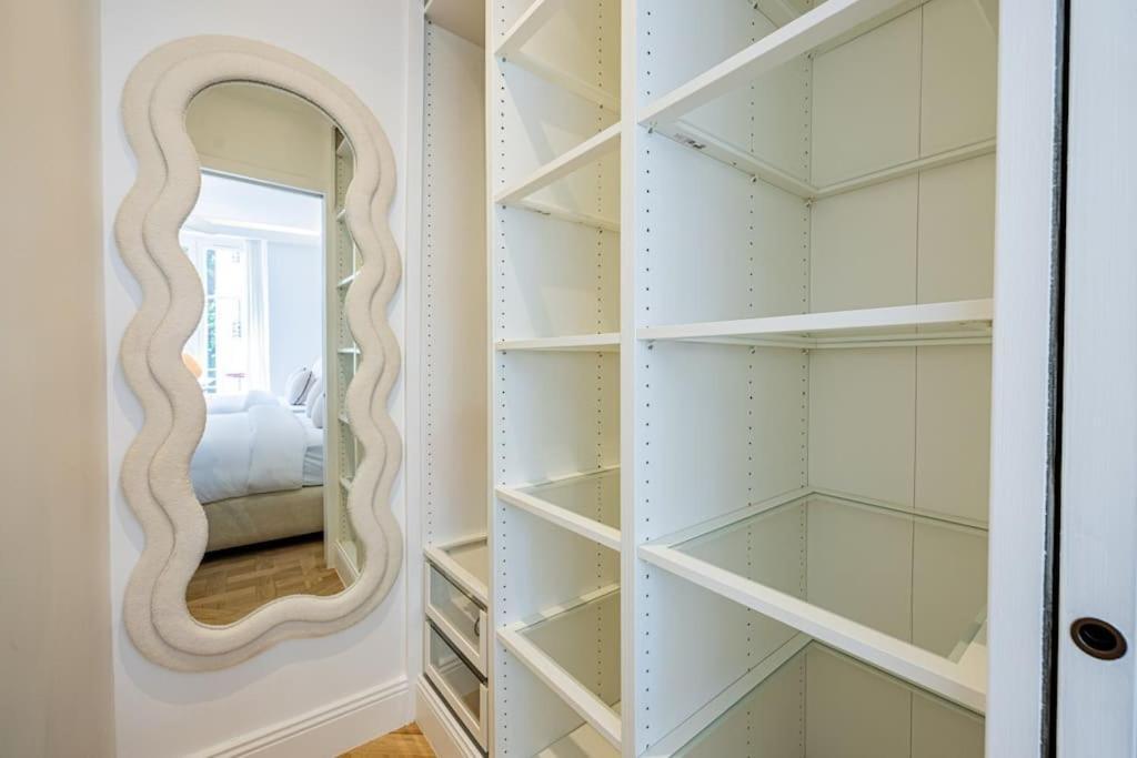 Townhouse Sacree Coeur Place Du Tertre Montmartre Paris