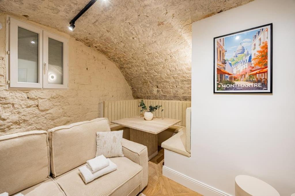 Townhouse Sacree Coeur Place Du Tertre Montmartre Apartment