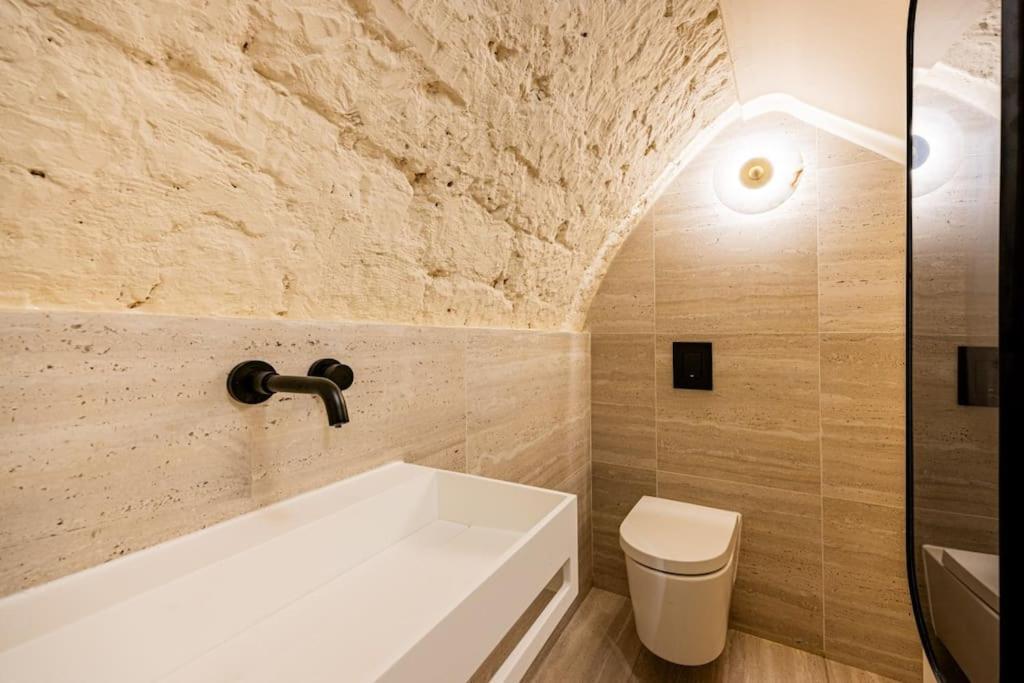 Townhouse Sacree Coeur Place Du Tertre Montmartre